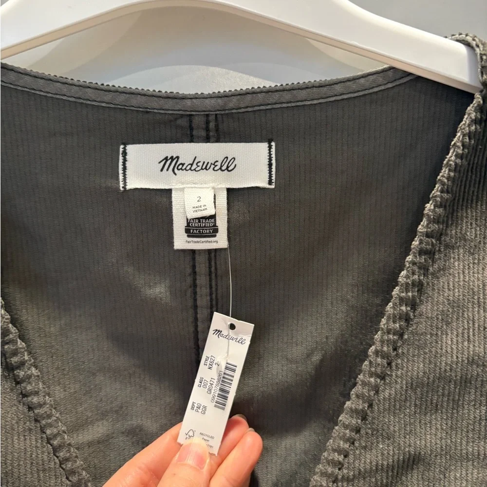 Madewell V-Neck Cutaway Vest in Corduroy in Graphite Green - Picture 3 of 3